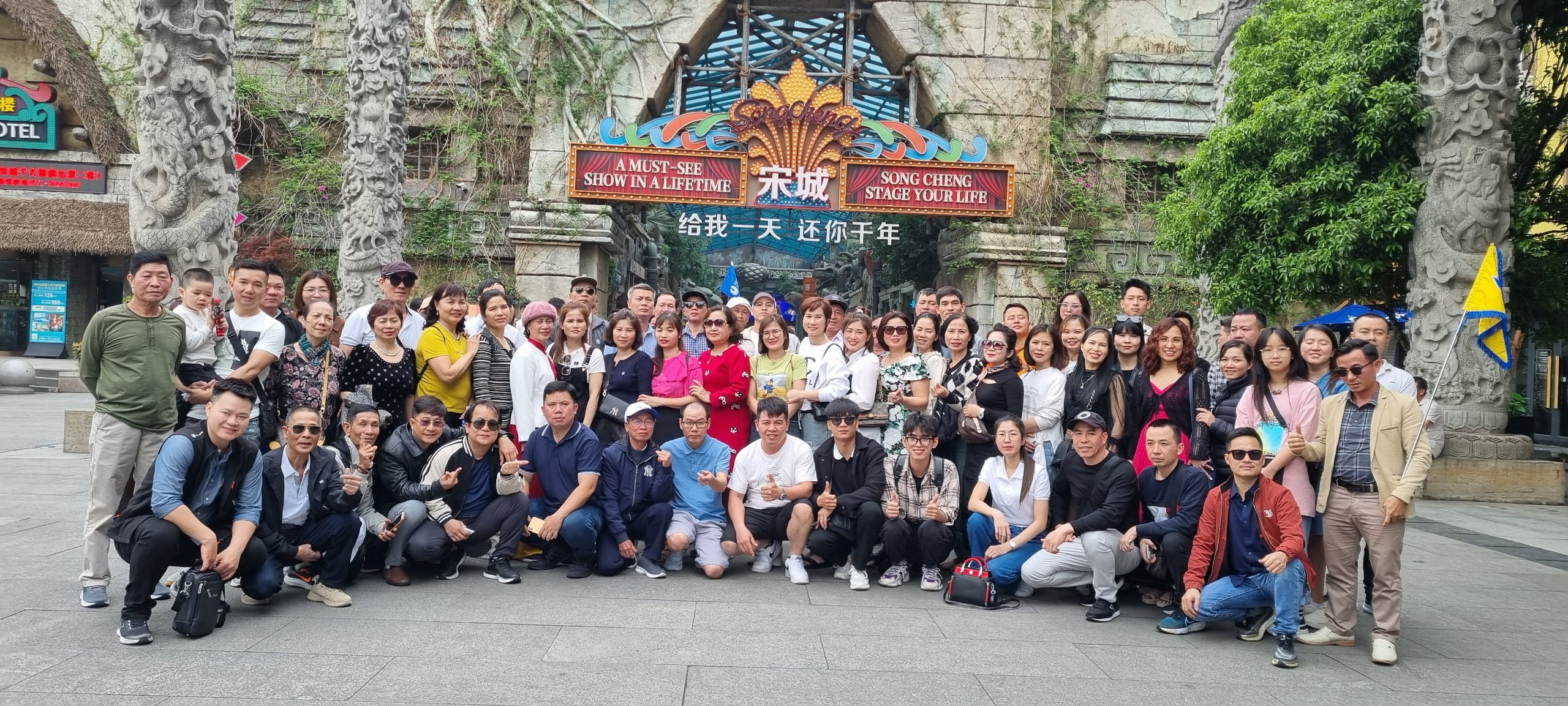 Đoàn miền Bắc xem show Tống Thành Thiên Cổ Tình